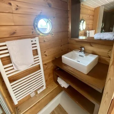 Nuit en Cabane Flottante Spa au cœur du Bourbonnais en région Auvergne Nuit en Cabane Flottante Spa au cœur du Bourbonnais en région Auvergne