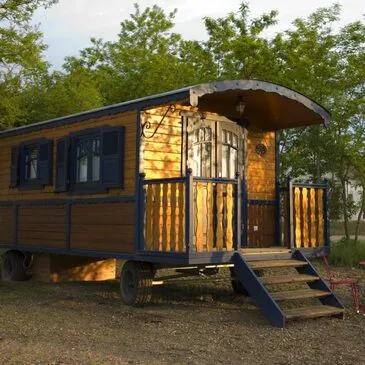 Nuit en Roulotte au cœur du Bourbonnais Nuit en Roulotte au cœur du Bourbonnais