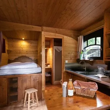 Nuit en Roulotte au cœur du Bourbonnais en région Auvergne Nuit en Roulotte au cœur du Bourbonnais en région Auvergne