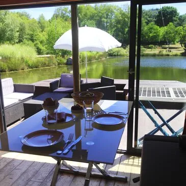 Nuit en Cabane Flottante dans le Limousin en région Limousin Nuit en Cabane Flottante dans le Limousin en région Limousin