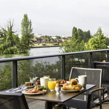 Week-end Saut en Parachute Tandem à Compiègne en région Picardie Week-end Saut en Parachute Tandem à Compiègne en région Picardie