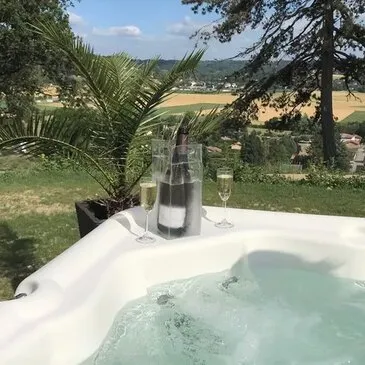 Weekend et Hébergement Insolite proche Oytier-Saint-Oblas à 20 min de Vienne  Weekend et Hébergement Insolite proche Oytier-Saint-Oblas à 20 min de Vienne