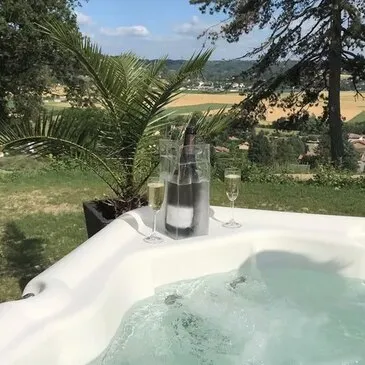 Nuit en bulle près de Lyon en région Rhône-Alpes Nuit en bulle près de Lyon en région Rhône-Alpes