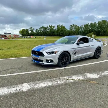 Stage de Pilotage Enfant en Ford Mustang à Nantes Stage de Pilotage Enfant en Ford Mustang à Nantes