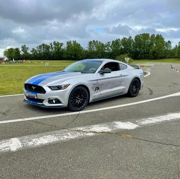 Stage Enfant en Ford Mustang V8 à Fontenay-le-Comte