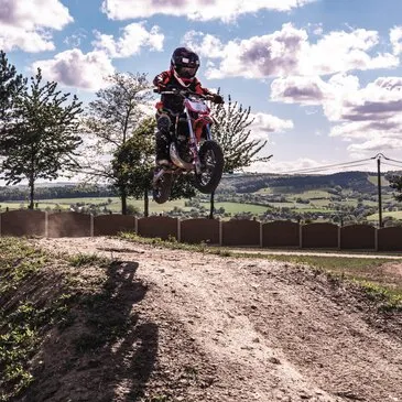 Esson, à 35 min de Caen, Calvados (14) - Stage de Moto Cross Esson, à 35 min de Caen, Calvados (14) - Stage de Moto Cross