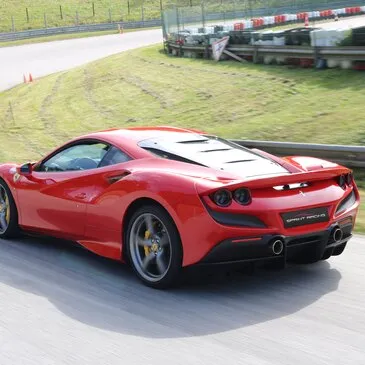 Stage en Ferrari F8 Tributo - Circuit de Trappes en région Ile-de-France Stage en Ferrari F8 Tributo - Circuit de Trappes en région Ile-de-France