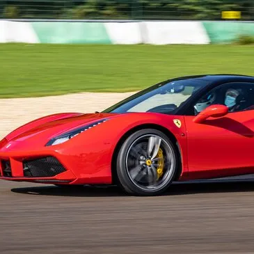 Stage en Ferrari 488 GTB - Circuit de Ladoux Stage en Ferrari 488 GTB - Circuit de Ladoux