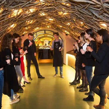 Visite et Dégustation de Vin aux Caves du Louvre à Paris Visite et Dégustation de Vin aux Caves du Louvre à Paris