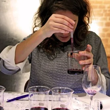 Atelier de Fabrication de Vin aux Caves du Louvre à Paris Atelier de Fabrication de Vin aux Caves du Louvre à Paris