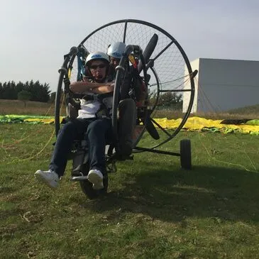 Baptême de l'air paramoteur proche Lavaur, à 40 min de Castres Baptême de l'air paramoteur proche Lavaur, à 40 min de Castres