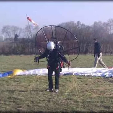 Baptême en Paramoteur près de Castres en région Midi-Pyrénées Baptême en Paramoteur près de Castres en région Midi-Pyrénées
