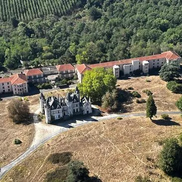 Vol en Hélicoptère près de Bordeaux - Le Vignoble des Graves en région Aquitaine Vol en Hélicoptère près de Bordeaux - Le Vignoble des Graves en région Aquitaine