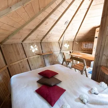 Nuit Insolite en Cabane Familiale dans les Monts d'Ardèche en région Rhône-Alpes Nuit Insolite en Cabane Familiale dans les Monts d'Ardèche en région Rhône-Alpes