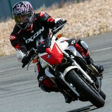 Stage de pilotage moto en région Pays-de-la-Loire Stage de pilotage moto en région Pays-de-la-Loire