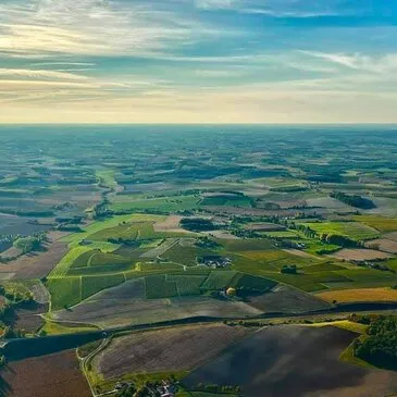 Mainfonds, à 1h20 de Bordeaux, Gironde (33) - Baptême de l'air montgolfière Mainfonds, à 1h20 de Bordeaux, Gironde (33) - Baptême de l'air montgolfière
