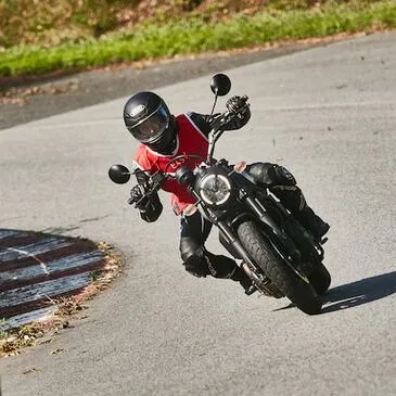 Stage de Perfectionnement avec votre Moto - Circuit de Montlhéry Stage de Perfectionnement avec votre Moto - Circuit de Montlhéry