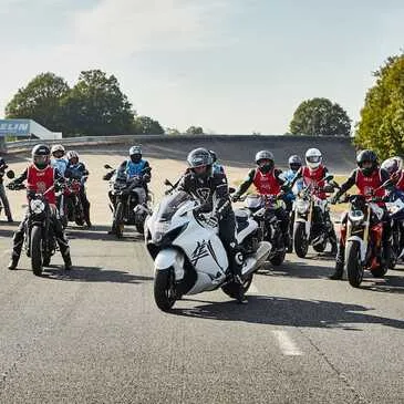 Stage de pilotage moto en région Ile-de-France Stage de pilotage moto en région Ile-de-France