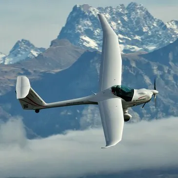 Baptême en Planeur Motorisé - Survol du Massif des Ecrins en région PACA et Corse Baptême en Planeur Motorisé - Survol du Massif des Ecrins en région PACA et Corse