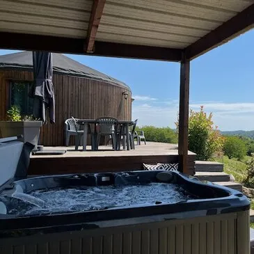 Nuit Insolite en Cabane avec Jacuzzi près de Sarlat Nuit Insolite en Cabane avec Jacuzzi près de Sarlat