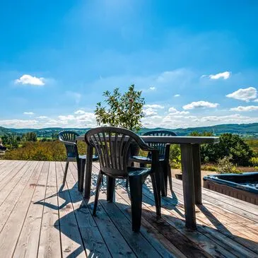 Weekend et Hébergement Insolite proche Saint-Vincent-de-Cosse, à 20 min de Sarlat-la-Canéda Weekend et Hébergement Insolite proche Saint-Vincent-de-Cosse, à 20 min de Sarlat-la-Canéda