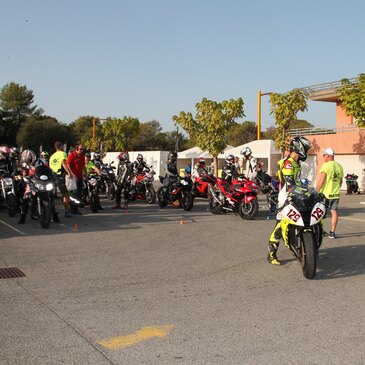 Stage de Perfectionnement avec votre Moto - Circuit du Luc en région PACA et Corse