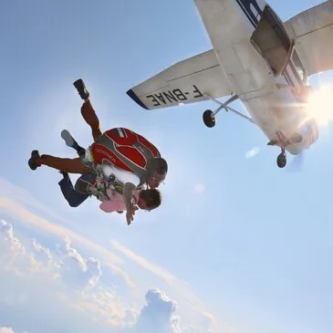 Aérodrome Oloron-Herrère, Pyrénées atlantiques (64) - Saut en parachute Aérodrome Oloron-Herrère, Pyrénées atlantiques (64) - Saut en parachute