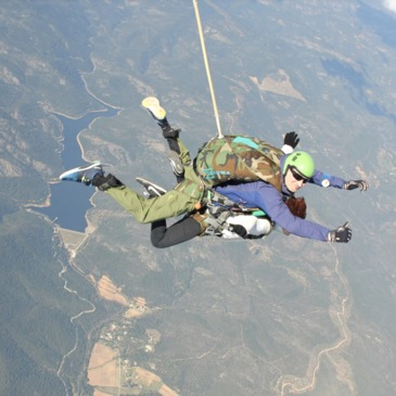 Saut en Parachute en Tandem dans les Pyrénées en région Aquitaine