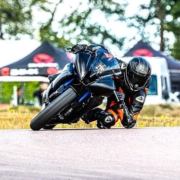 Demi Journée de Roulage Moto au Circuit de Dijon Prenois Demi Journée de Roulage Moto au Circuit de Dijon Prenois