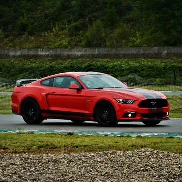 Stage en Ford Mustang V8 - Circuit de Château-Gaillard
