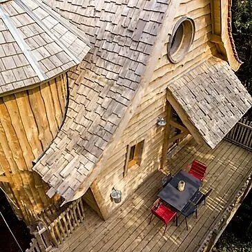 Cabane dans les arbres avec Spa près de Dijon Cabane dans les arbres avec Spa près de Dijon