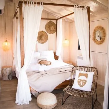 Cabane Luxe sur l'eau avec Jacuzzi privatif près d'Auch en région Midi-Pyrénées Cabane Luxe sur l'eau avec Jacuzzi privatif près d'Auch en région Midi-Pyrénées