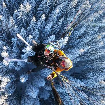 Baptême en Parapente à Skis à Samoëns Baptême en Parapente à Skis à Samoëns