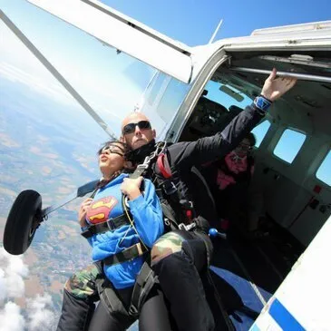 Saut en parachute en région Ile-de-France Saut en parachute en région Ile-de-France