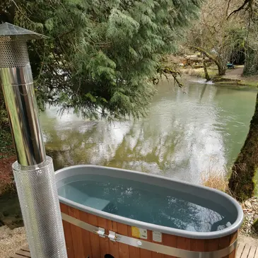 Nuit en Cabane sur Pilotis & Spa près de Dijon Nuit en Cabane sur Pilotis & Spa près de Dijon