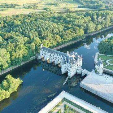 Visite des Châteaux de Chambord et Chenonceau avec Déjeuner Visite des Châteaux de Chambord et Chenonceau avec Déjeuner