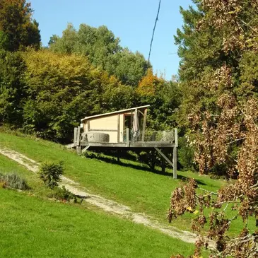 Nuit Insolite en Cabane avec Spa privatif près de Grenoble Nuit Insolite en Cabane avec Spa privatif près de Grenoble