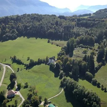Nuit Insolite en Cabane avec Spa privatif près de Grenoble  en région Rhône-Alpes Nuit Insolite en Cabane avec Spa privatif près de Grenoble  en région Rhône-Alpes