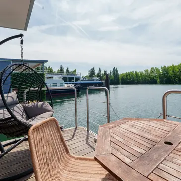 Week-end en Amoureux en House Boat près de Giverny en région Normandie Week-end en Amoureux en House Boat près de Giverny en région Normandie