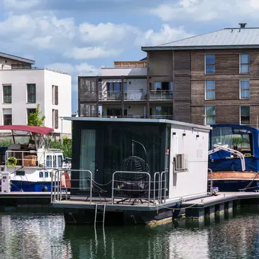 Nuit Insolite en House Boat à L&#39;Isle-Adam  en région Ile-de-France