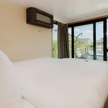 Nuit Insolite en House Boat à L'Isle-Adam  en région Ile-de-France Nuit Insolite en House Boat à L'Isle-Adam  en région Ile-de-France