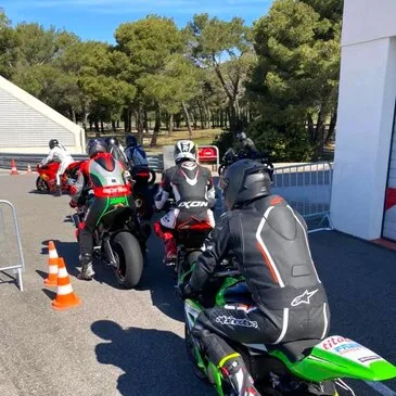 Stage de pilotage moto proche Driving center - Circuit Paul Ricard Stage de pilotage moto proche Driving center - Circuit Paul Ricard