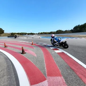 Réserver Stage de pilotage moto en PACA et Corse Réserver Stage de pilotage moto en PACA et Corse