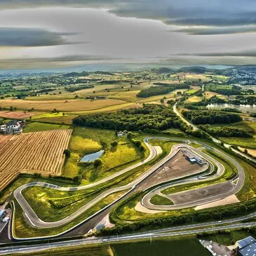 Baptême Moto sur Circuit en région Bourgogne Baptême Moto sur Circuit en région Bourgogne