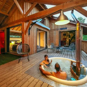 Cabane dans les Arbres avec Spa près d'Albi  Cabane dans les Arbres avec Spa près d'Albi