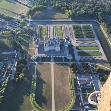 Vol en Montgolfière - Le Château de Chambord en région Centre Vol en Montgolfière - Le Château de Chambord en région Centre