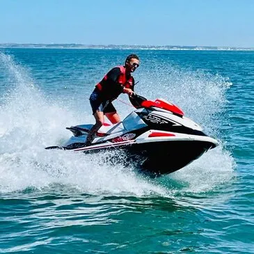 Réserver Jet ski Scooter des mers en Normandie Réserver Jet ski Scooter des mers en Normandie