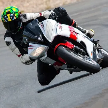 Stage de pilotage moto proche Circuit du Val de Vienne Stage de pilotage moto proche Circuit du Val de Vienne