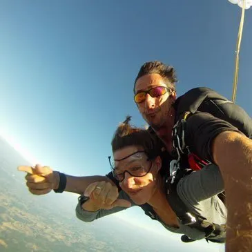 Aérodrome de Sarlat - Domme, à 1h20 de Brive-la-Gaillarde, Corrèze (19) - Saut en parachute Aérodrome de Sarlat - Domme, à 1h20 de Brive-la-Gaillarde, Corrèze (19) - Saut en parachute