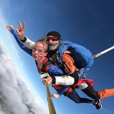 Saut en Parachute près d&#39;Avignon en région PACA et Corse